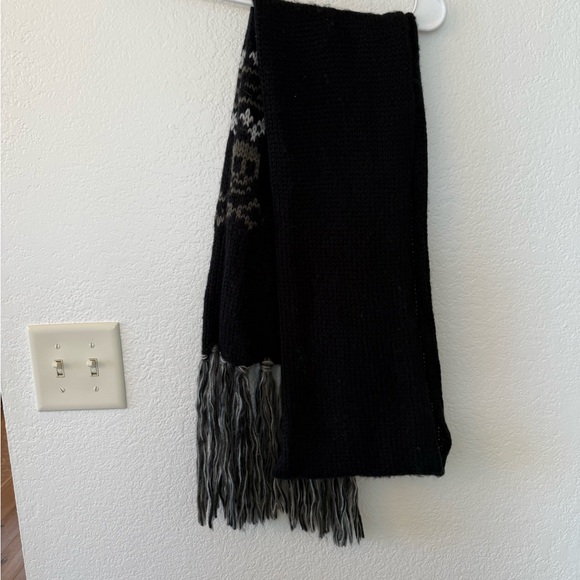 Harley-Davidson Black and Gray Knit Hat and matching scarf - Picture 3 of 16